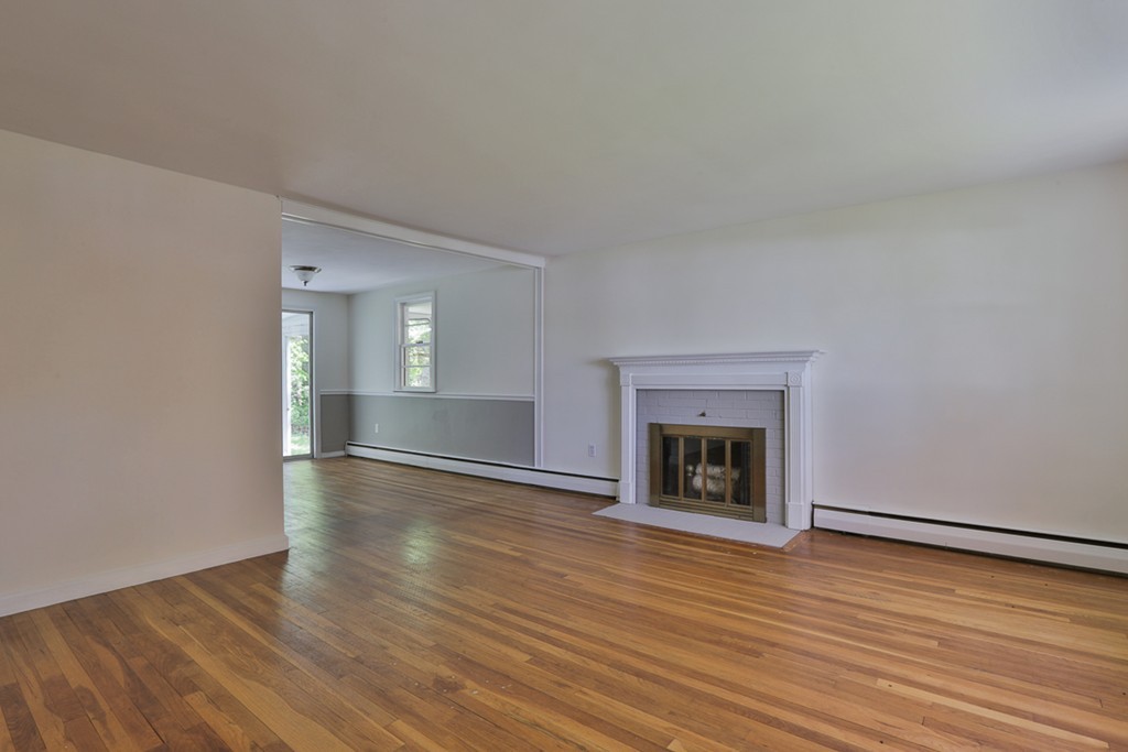 26 Henderson Road Woburn, MA 01801 - Photo 4 of 27