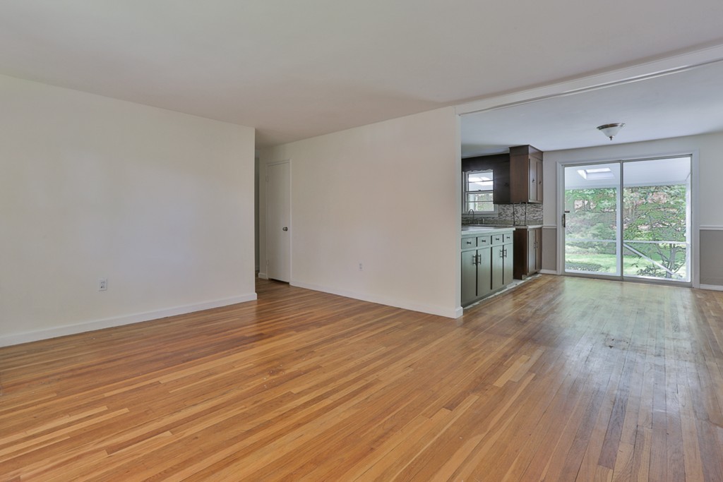 26 Henderson Road Woburn, MA 01801 - Photo 5 of 27