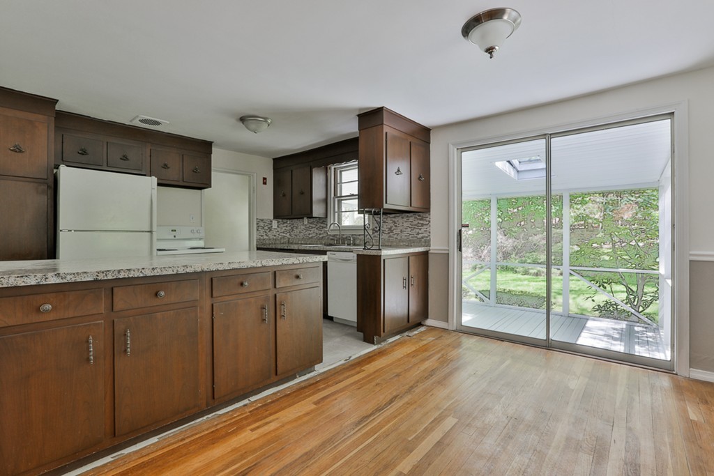 26 Henderson Road Woburn, MA 01801 - Photo 6 of 27