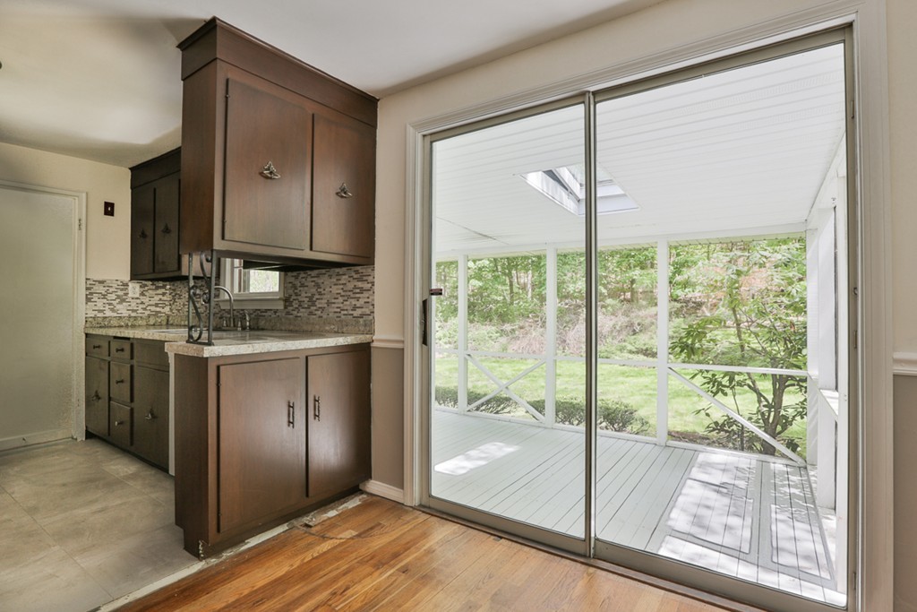 26 Henderson Road Woburn, MA 01801 - Photo 7 of 27