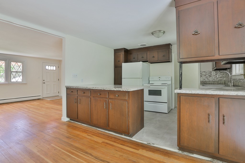 26 Henderson Road Woburn, MA 01801 - Photo 10 of 27