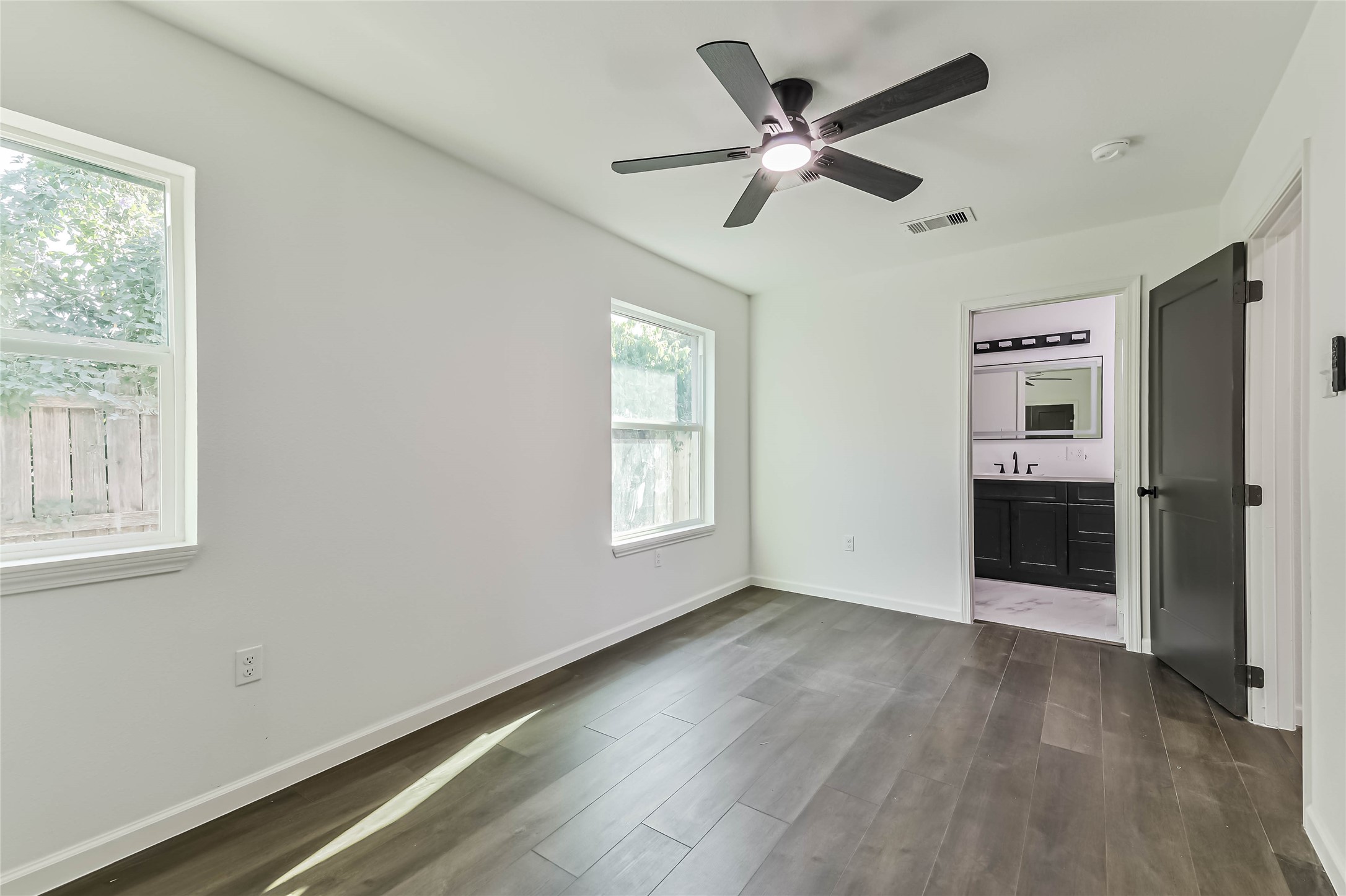 135 East Janisch Road Houston, TX 77022 - Photo 9 of 11