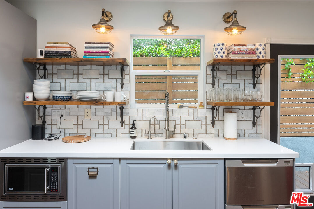 1774 Washington Way Venice, CA 90291 - Photo 11 of 30