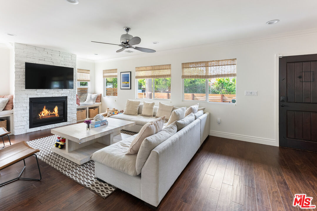 1774 Washington Way Venice, CA 90291 - Photo 3 of 30