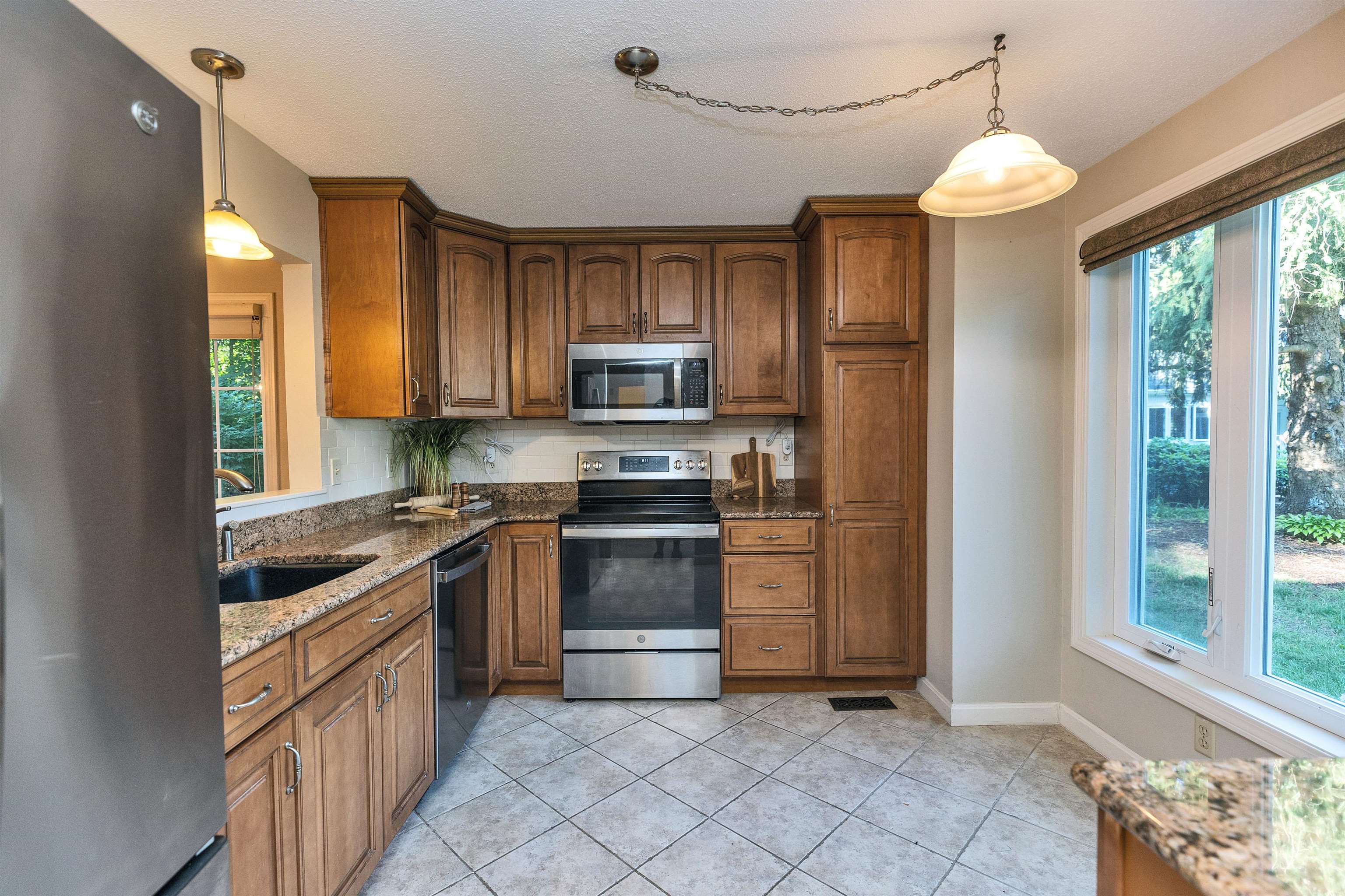 555 Straw Hill Road Manchester, NH 03104 - Photo 12 of 45