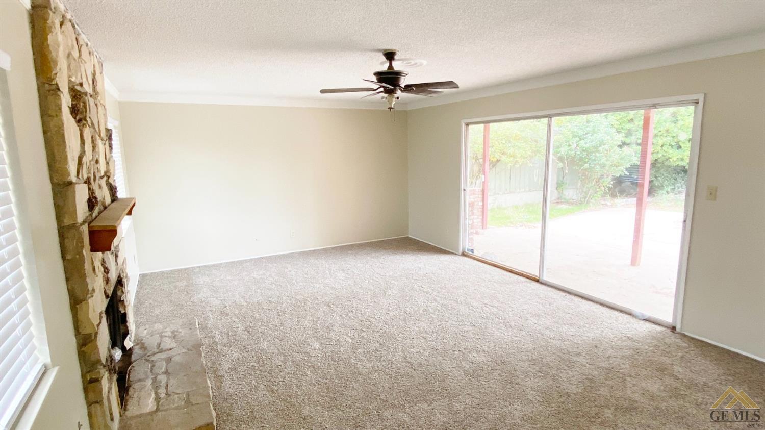 3001 Panorama Drive Bakersfield, CA 93306 - Photo 4 of 21