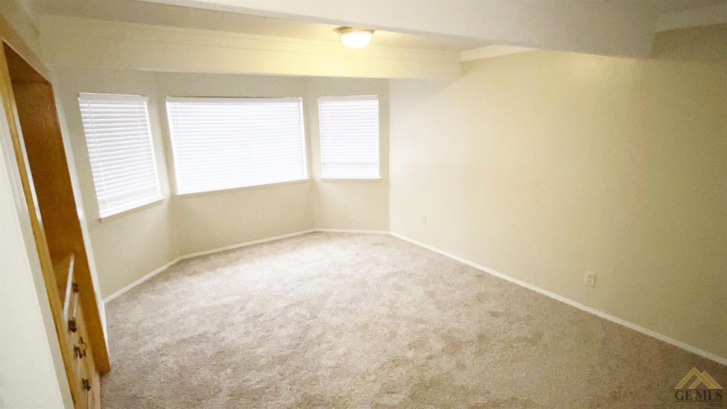 3001 Panorama Drive Bakersfield, CA 93306 - Photo 5 of 21