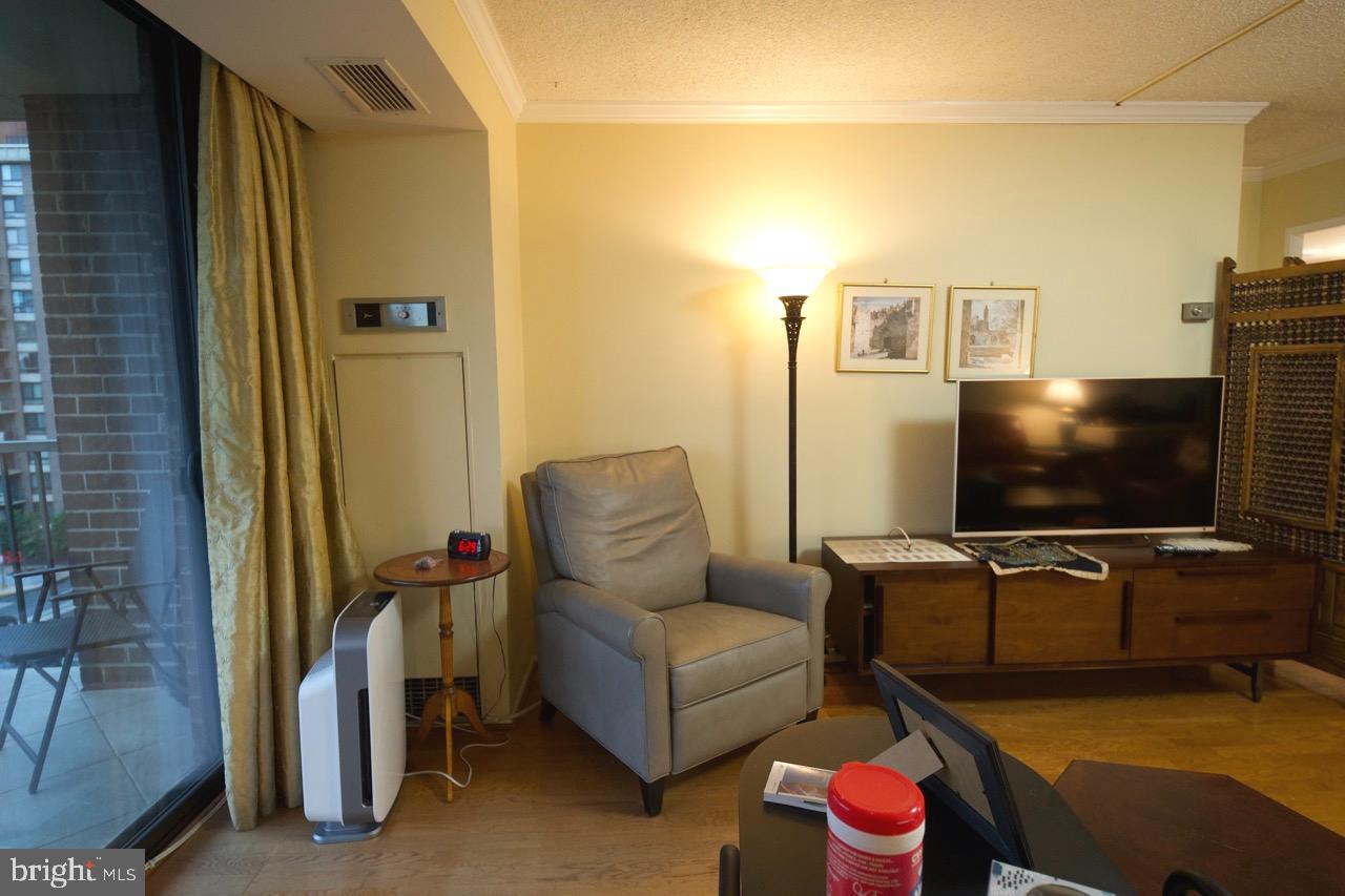 1800 Old Meadow Road, Unit 818 McLean, VA 22102 - Photo 5 of 35 a living room with furniture and a flat screen tv
