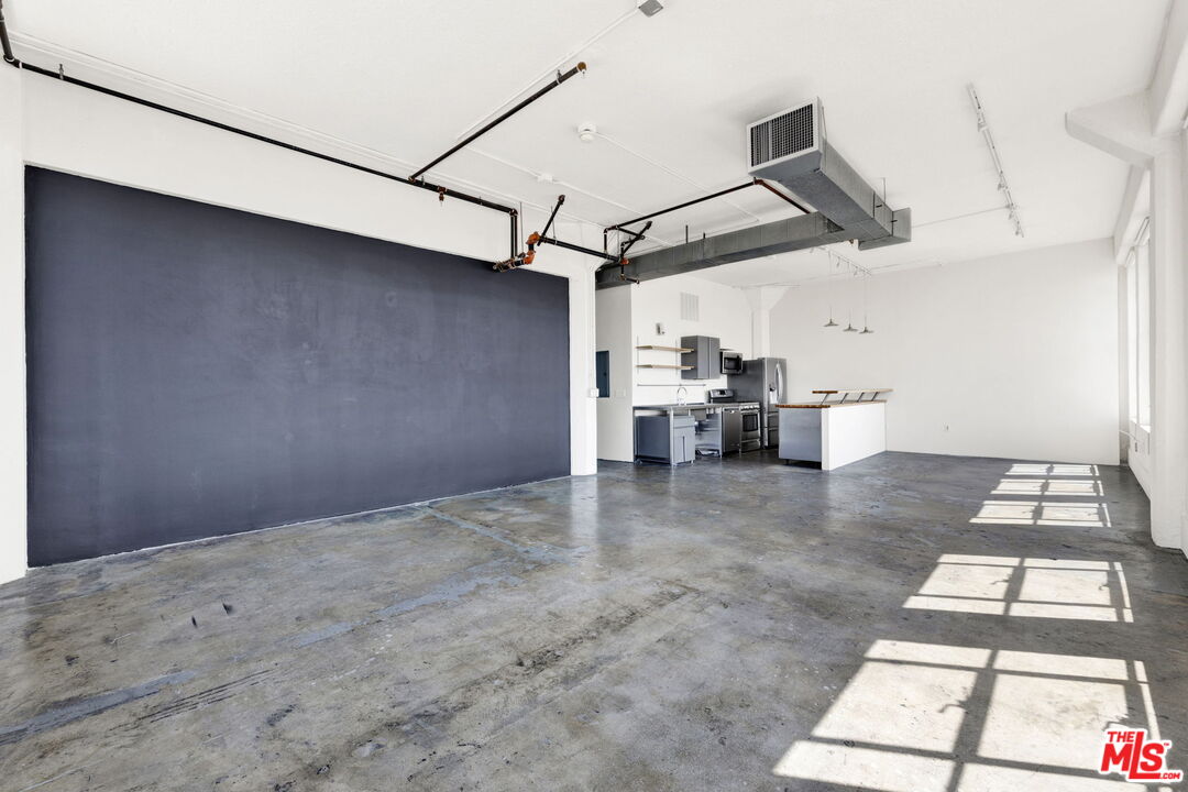 315 East 8th Street, Unit 1102 Los Angeles, CA 90014 - Photo 5 of 34 a view of a storage & utility room