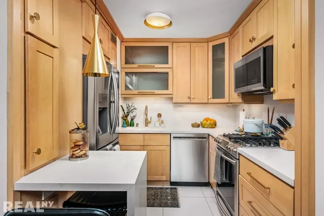 $999,950 | 400 East 56th Street, Unit 36O | Sutton Place