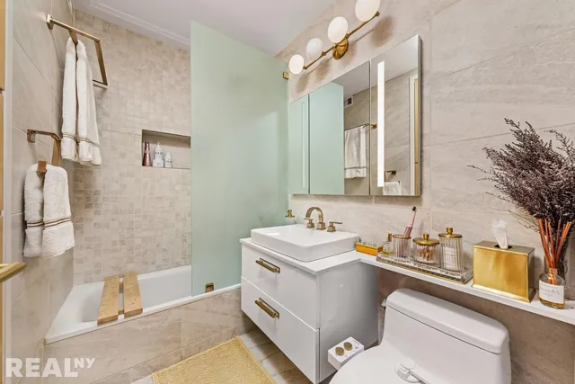 $999,950 | 400 East 56th Street, Unit 36O | Sutton Place