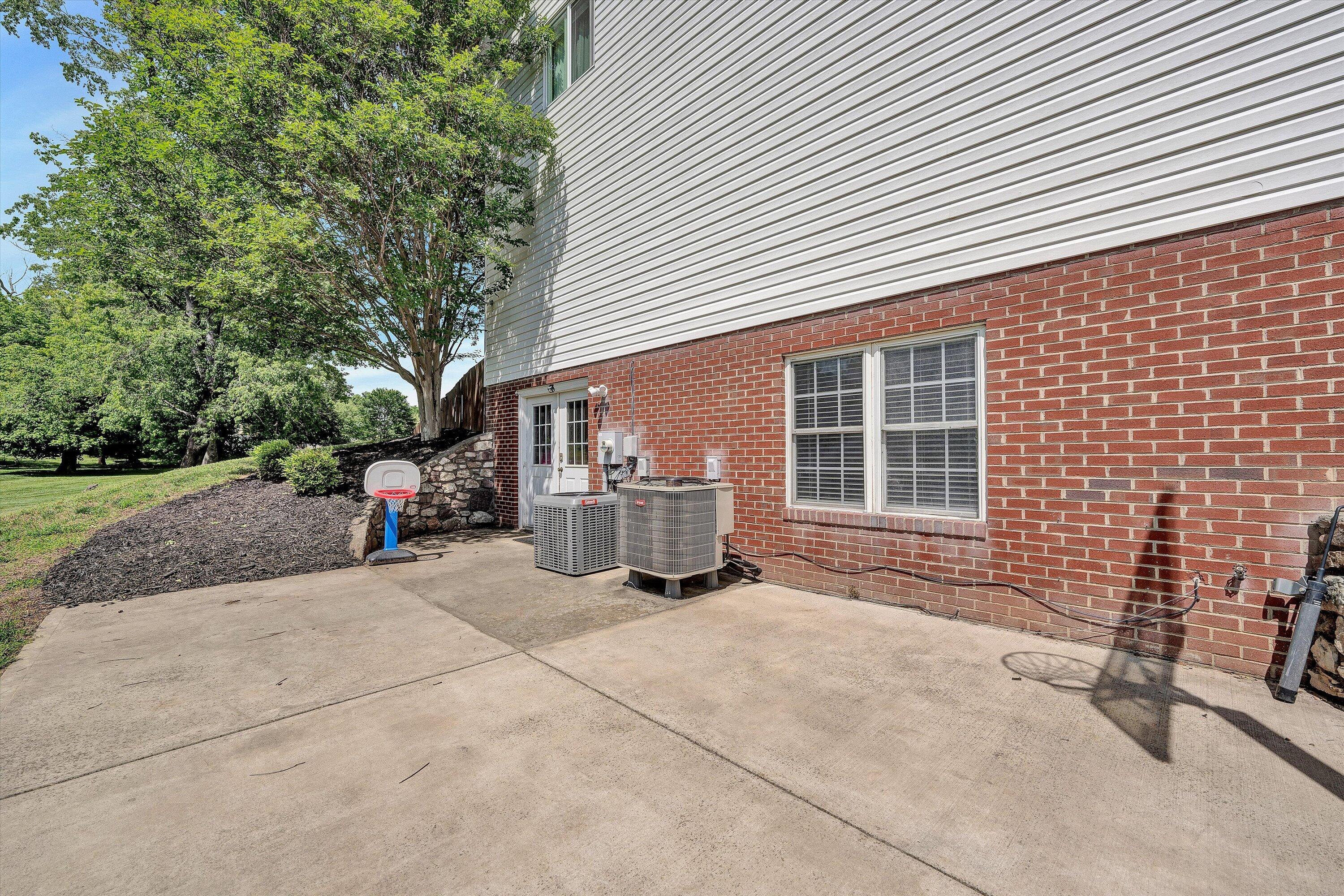 3808 Rte 3004 Roanoke, VA 24012 - Photo 32 of 44 Side Patio