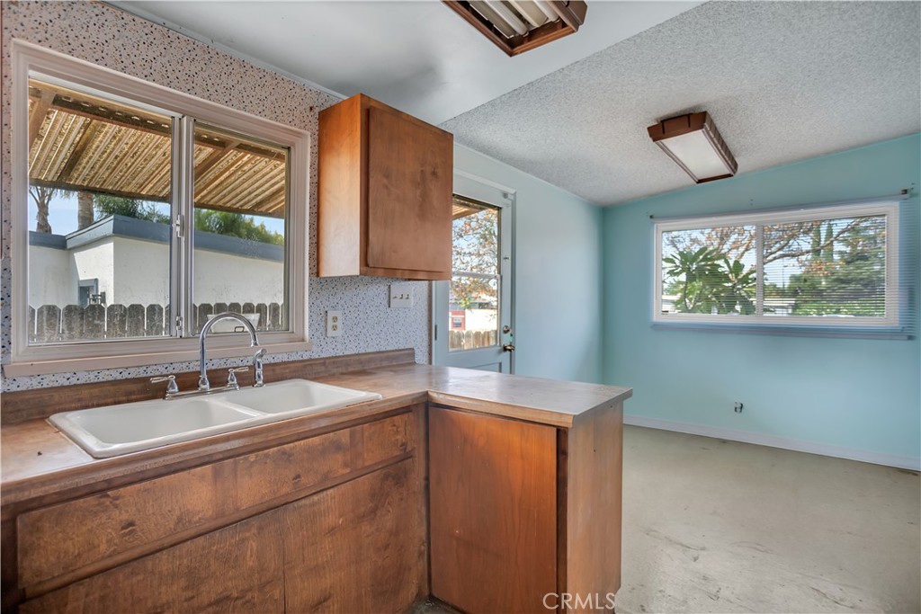 9304 Martha Way Riverside, CA 92503 - Photo 6 of 25