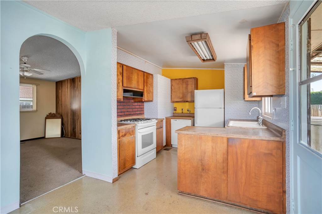 9304 Martha Way Riverside, CA 92503 - Photo 8 of 25