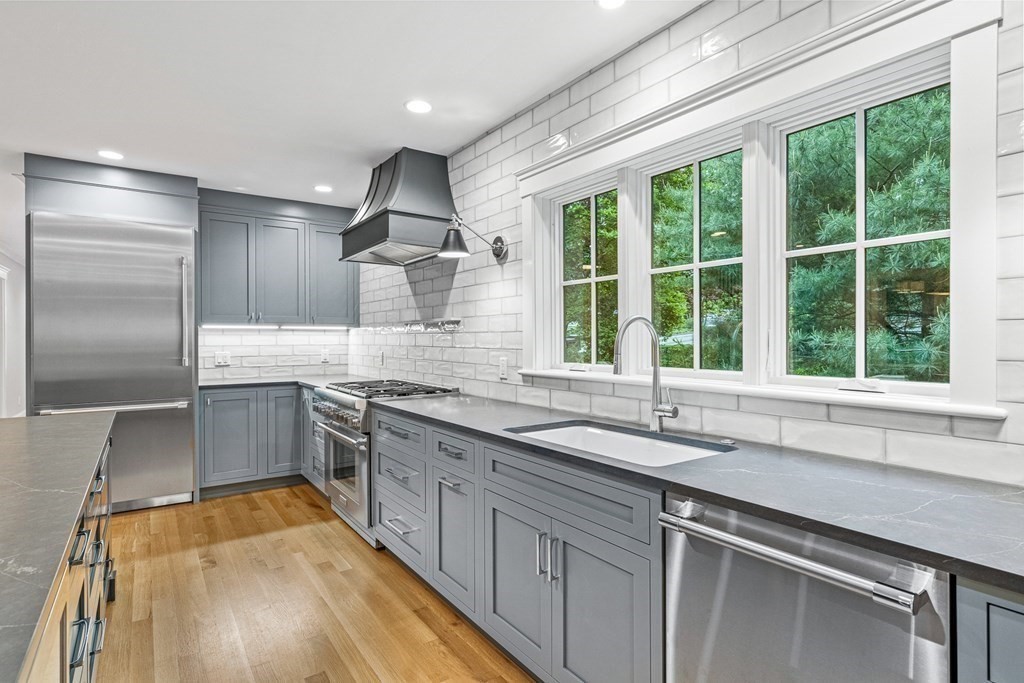 65 Crest Road Wellesley, MA 02482 - Photo 11 of 38