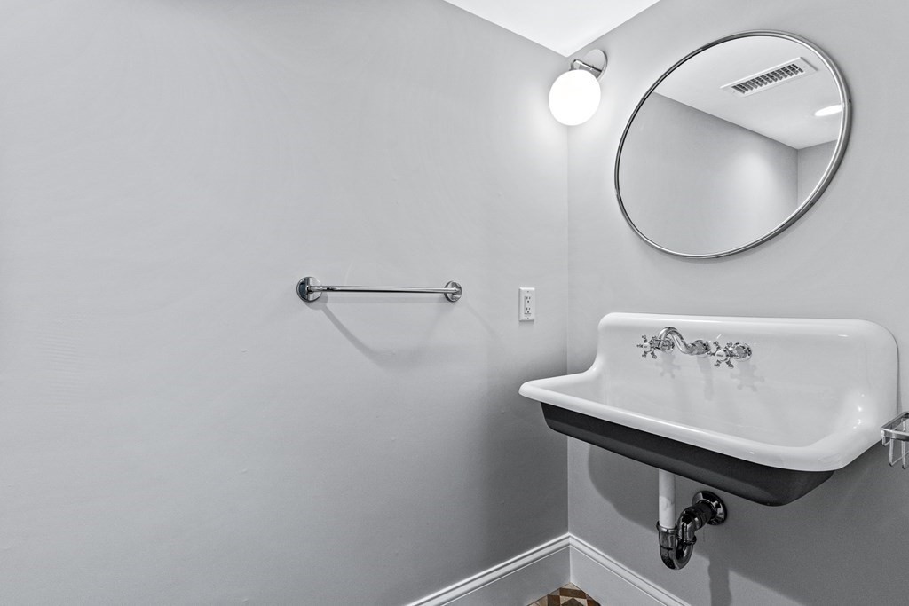 65 Crest Road Wellesley, MA 02482 - Photo 31 of 38