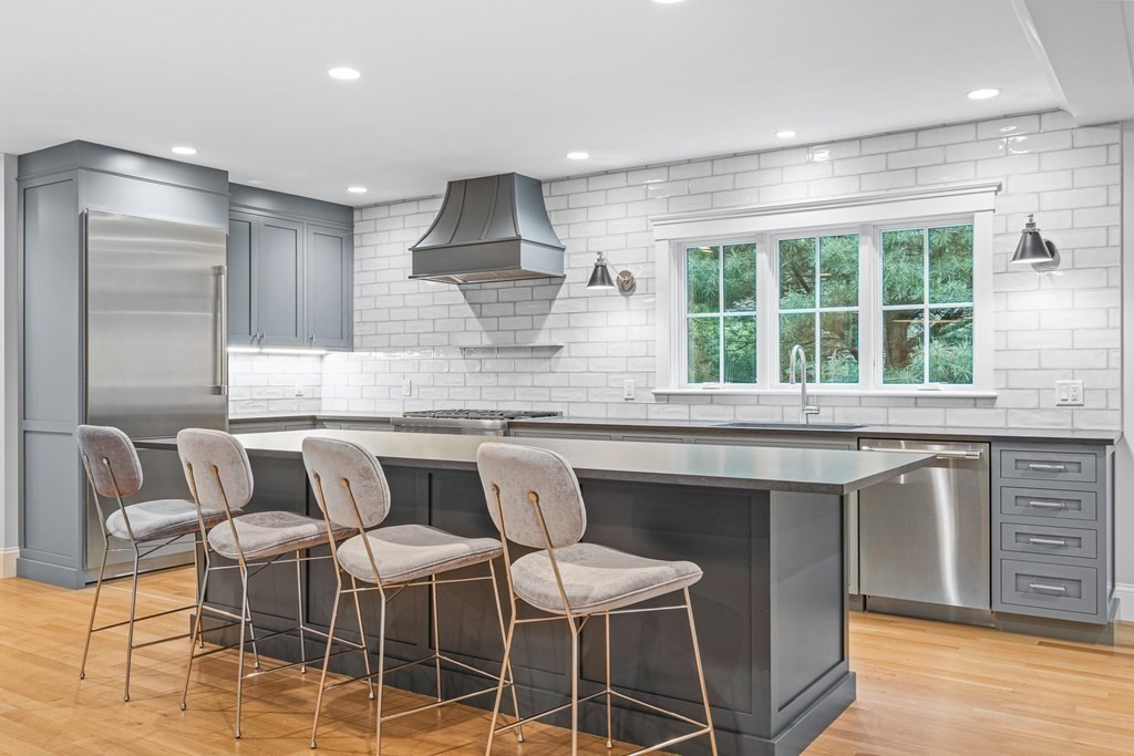 65 Crest Road Wellesley, MA 02482 - Photo 9 of 38