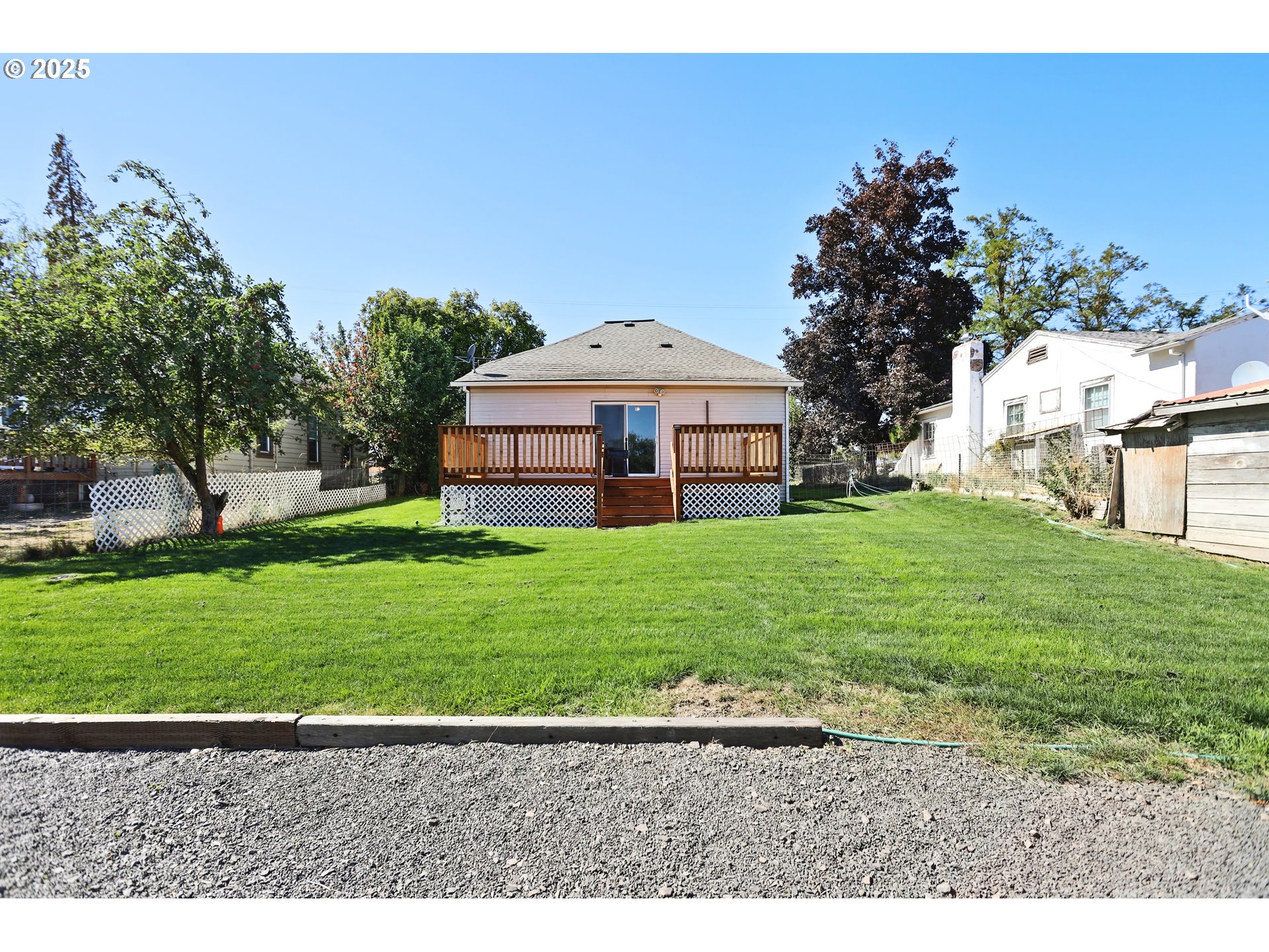 407 Southwest 4th Street Grass Valley, OR 97029 - Photo 38 of 42