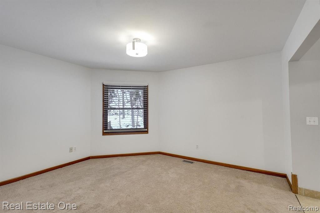 887 Woodridge Court Rochester, MI 48307 - Photo 32 of 39