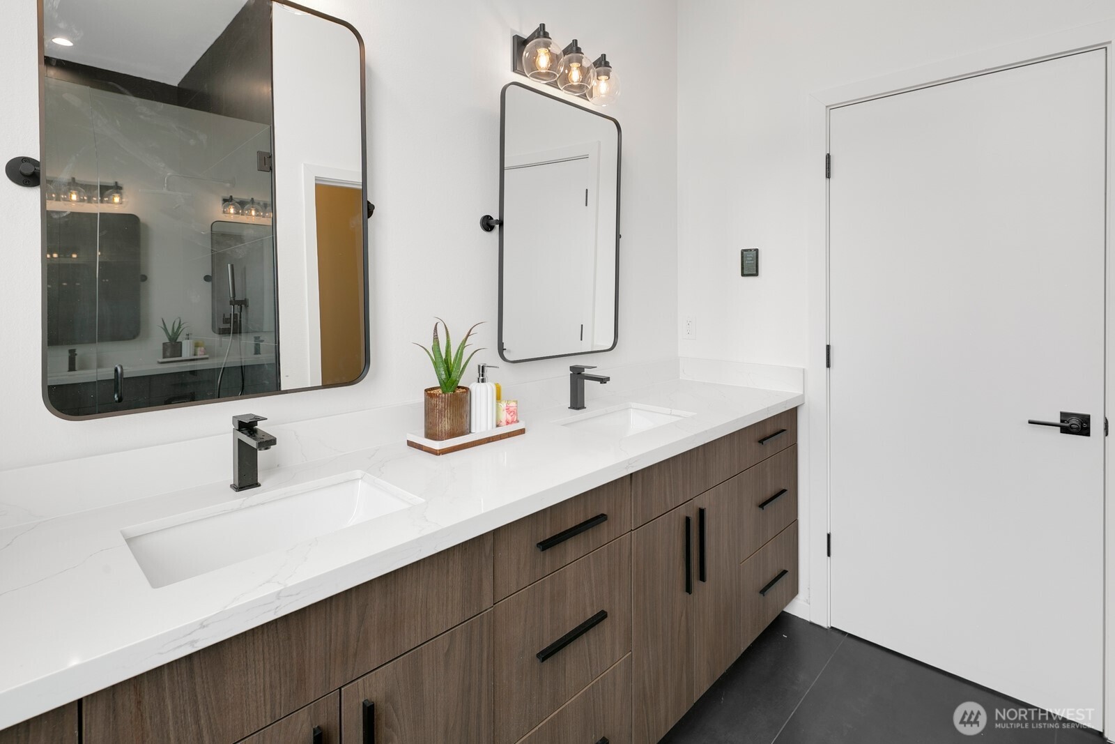 5253 B California Avenue Southwest Seattle, WA 98136 - Photo 24 of 31