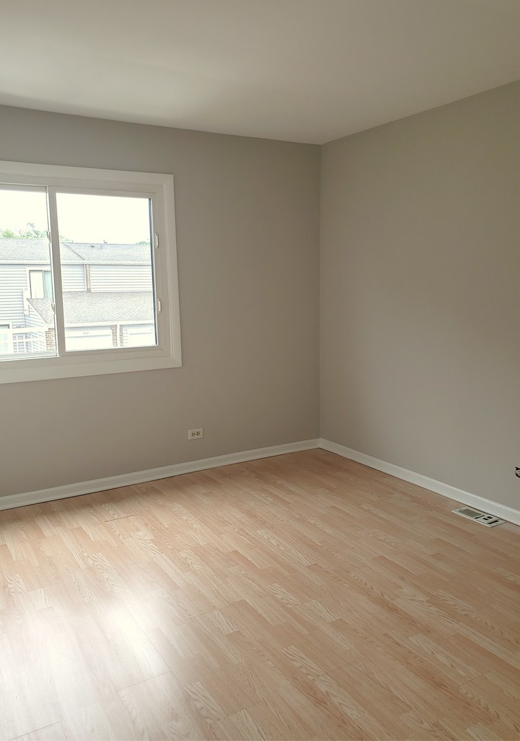 413 Harmony Drive Wheeling, IL 60090 - Photo 13 of 19 an empty room with a window
