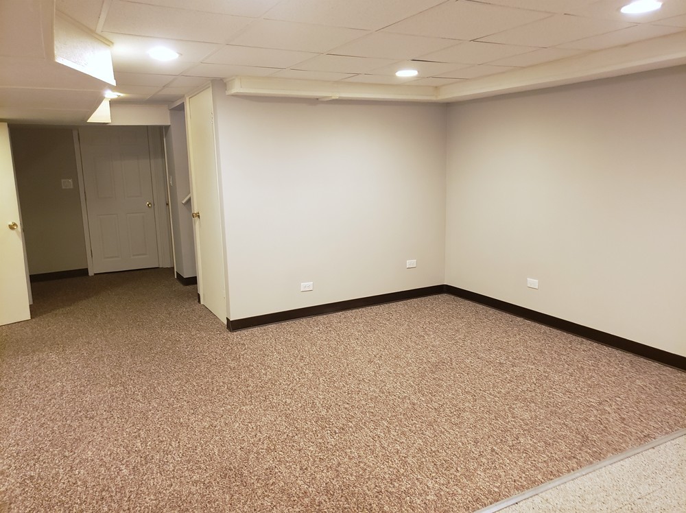 413 Harmony Drive Wheeling, IL 60090 - Photo 15 of 19 an empty room with a workbench