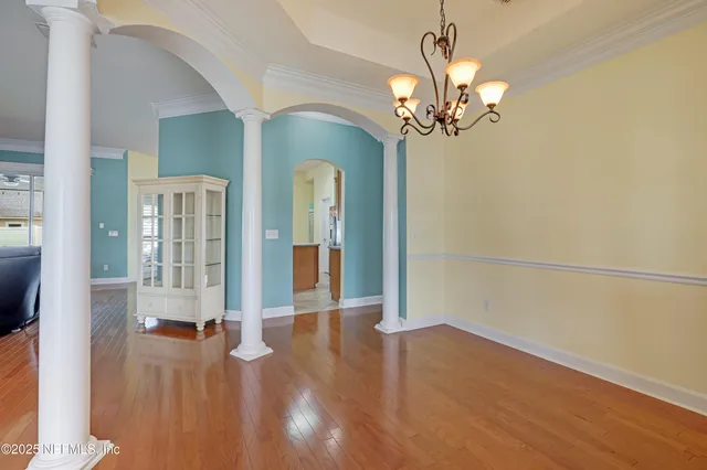 a view of a fountain in the backyard of a house
