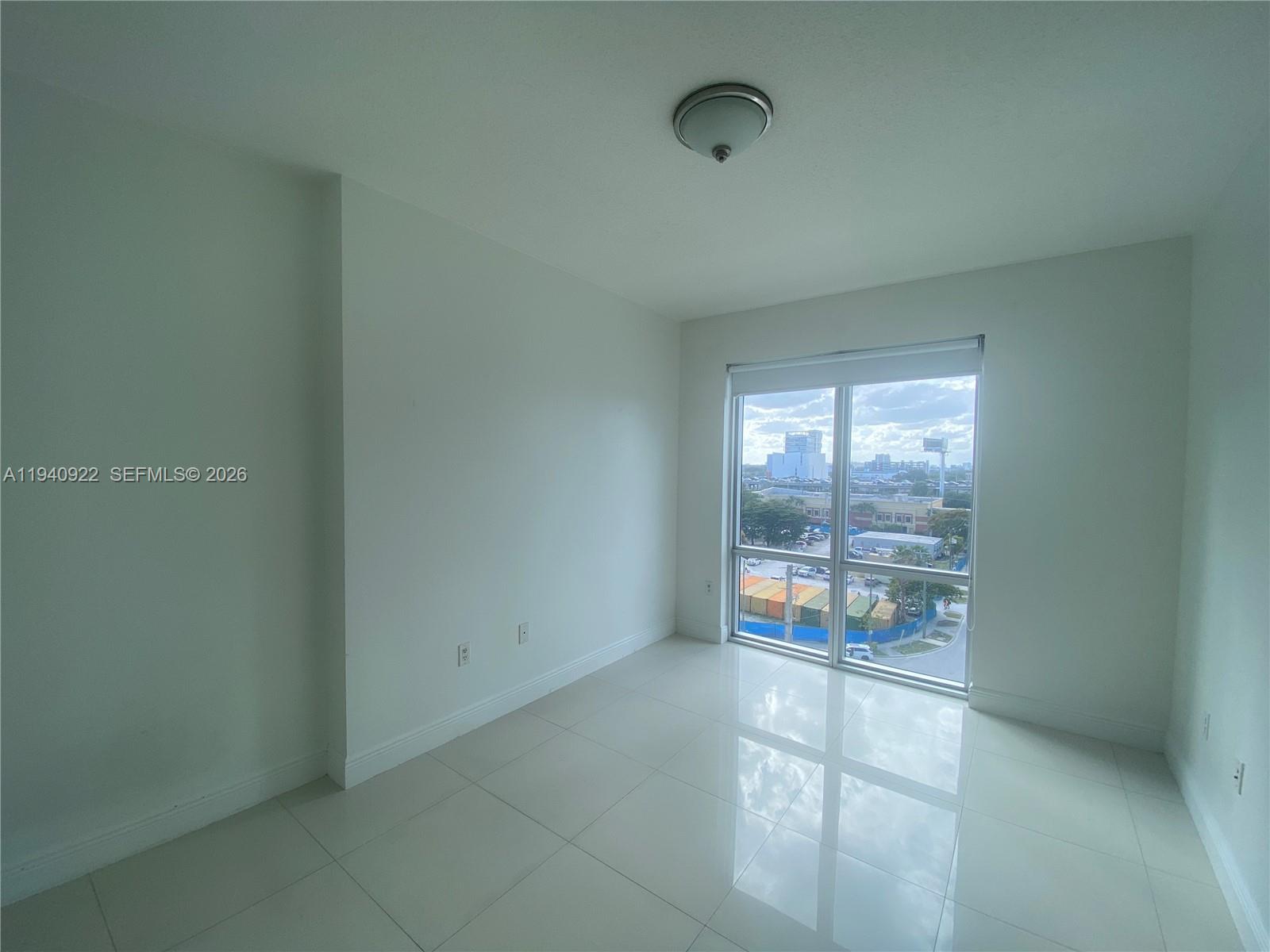 185 Southwest 7th Street, Unit 501 Miami, FL 33130 - Photo 11 of 31 an empty room with window