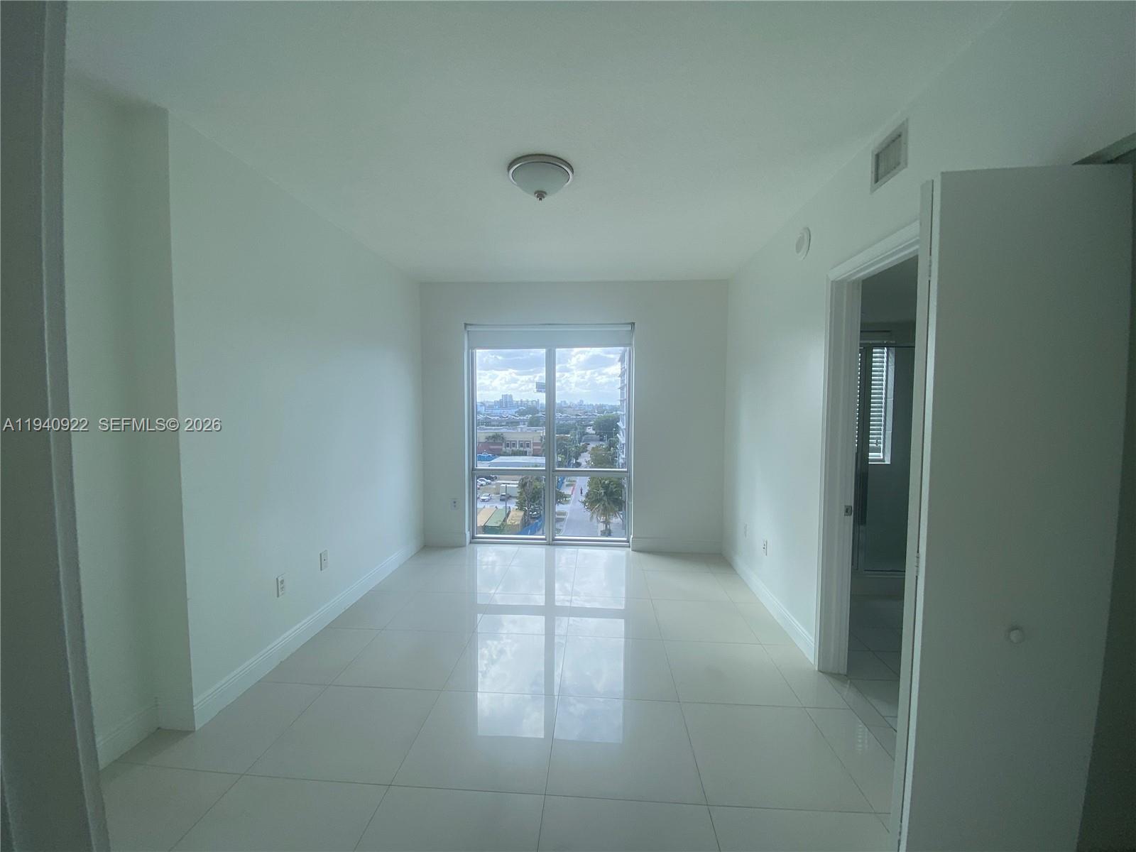 185 Southwest 7th Street, Unit 501 Miami, FL 33130 - Photo 12 of 31