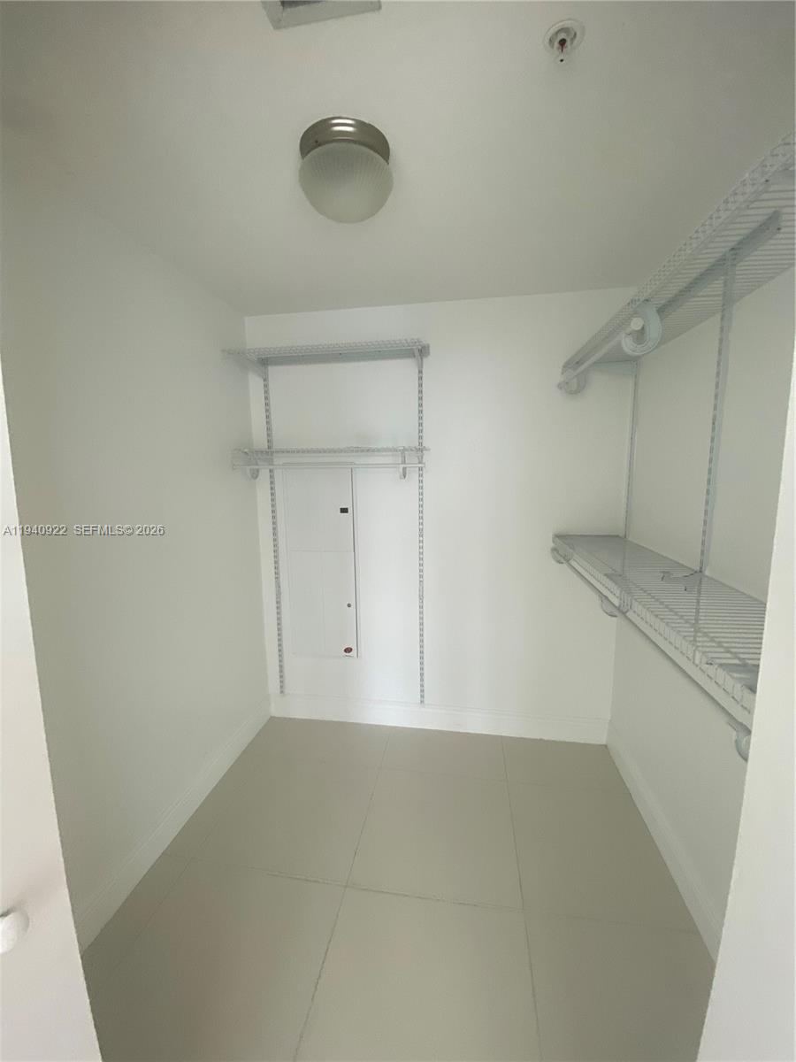 185 Southwest 7th Street, Unit 501 Miami, FL 33130 - Photo 8 of 31 a view of small space