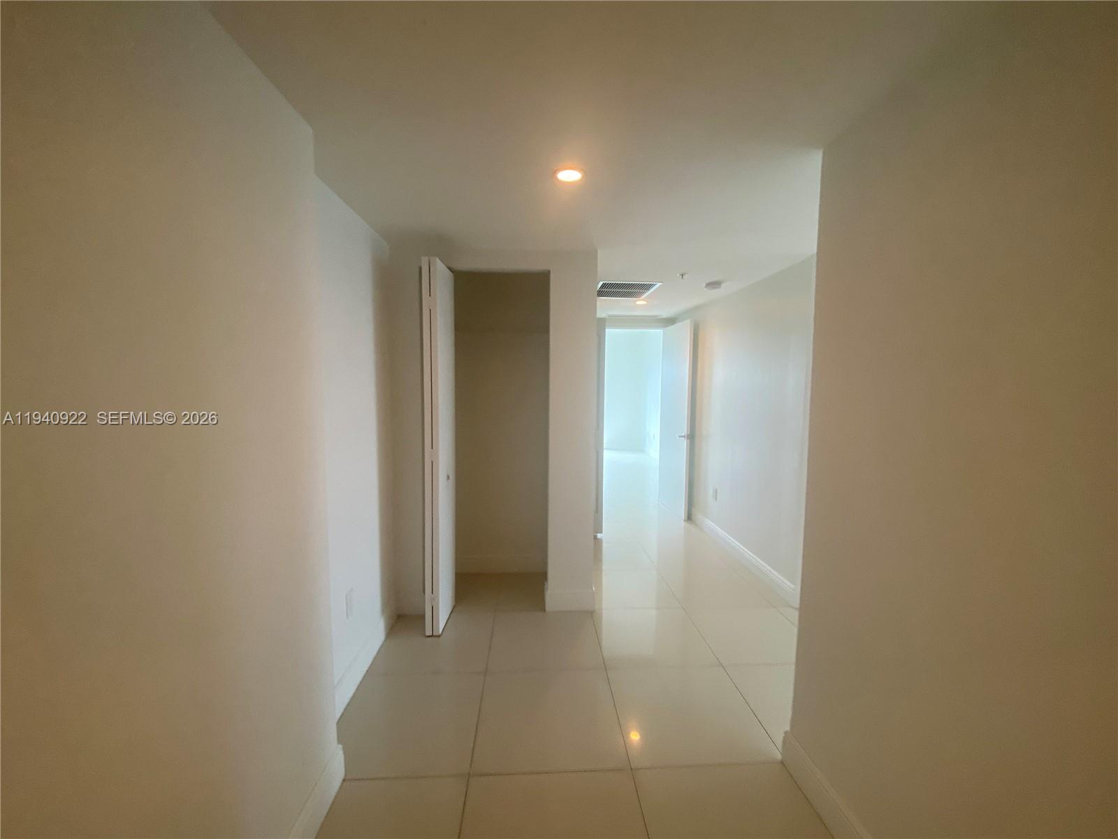 185 Southwest 7th Street, Unit 501 Miami, FL 33130 - Photo 9 of 31 a view of hallway