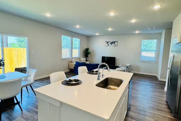 $800 | 5935 West Hausman Road, Unit 1, San Antonio, TX 78249