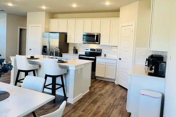 $800 | 5935 West Hausman Road, Unit 1, San Antonio, TX 78249