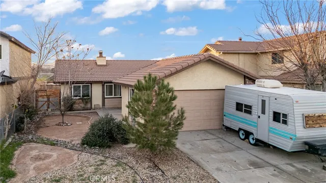 a view of house with a yard