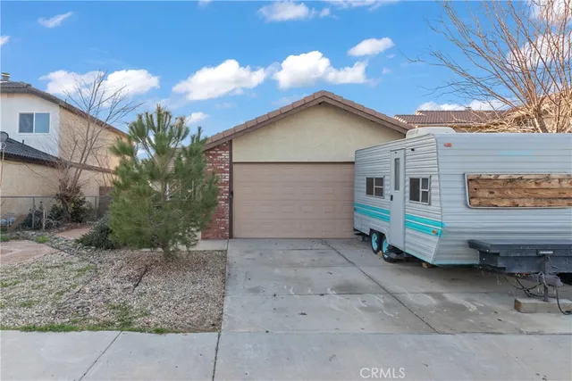 a view of a small house with a yard