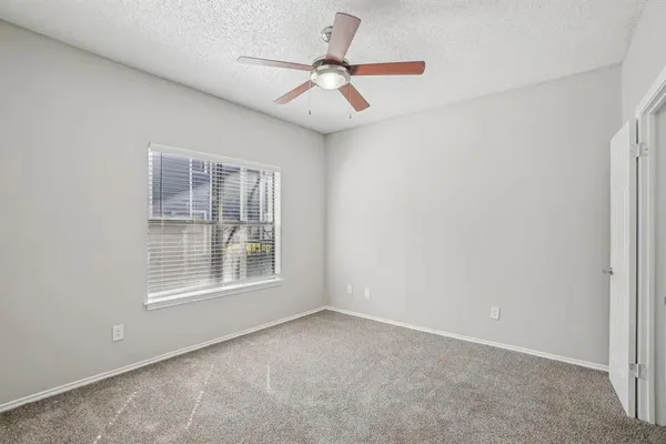 $900 | 9180 Forest Lane, Unit 3215, Dallas, TX 75243
