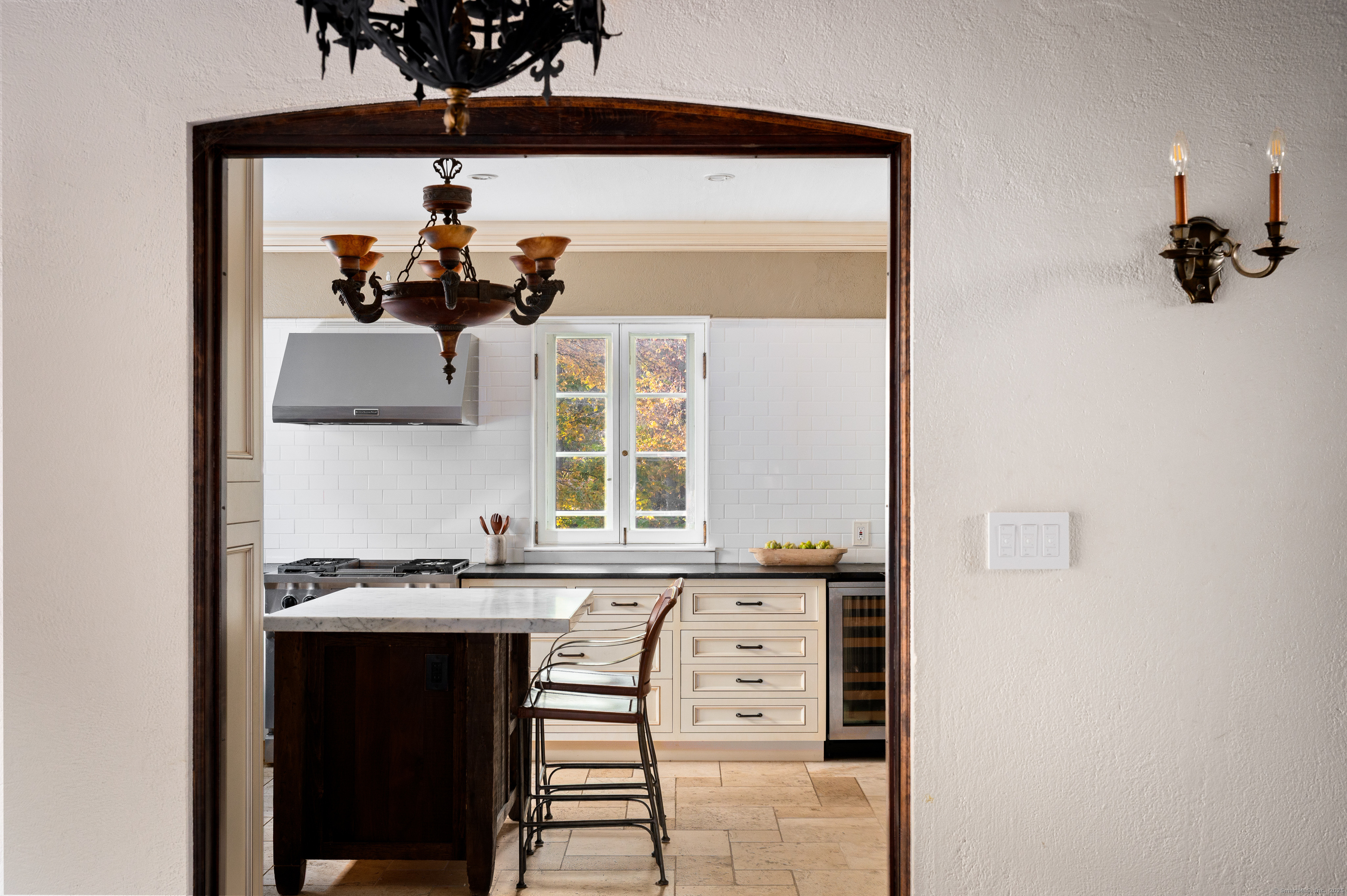 271 Hunting Ridge Road Stamford, CT 06903 - Photo 12 of 40