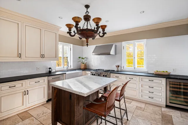 $2,150,000 | 271 Hunting Ridge Road, Stamford, CT 06903