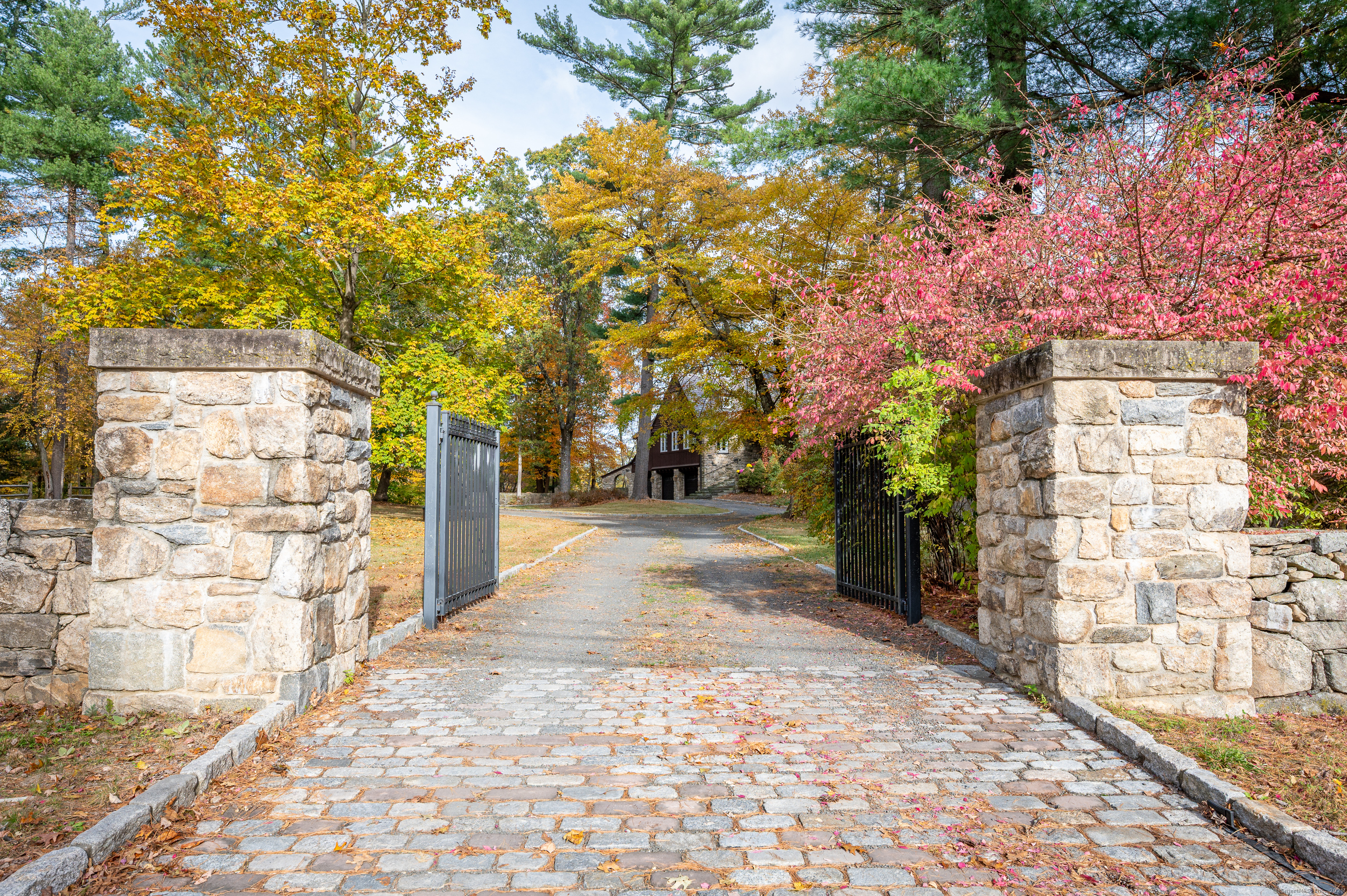 271 Hunting Ridge Road Stamford, CT 06903 - Photo 40 of 40 a view of pathway with yard