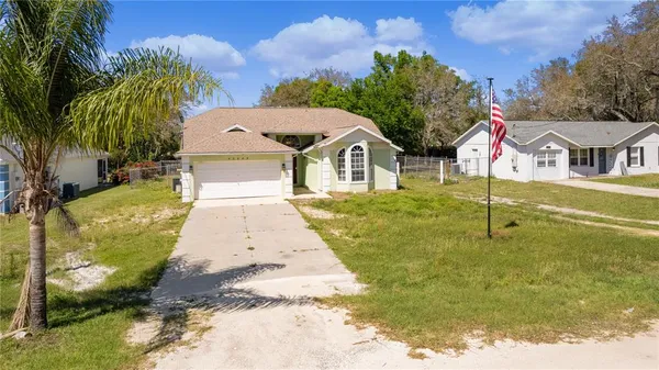 $2,350 | 40045 Palm Street, Lady Lake, FL 32159