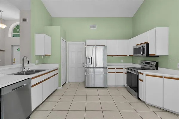 $2,350 | 40045 Palm Street, Lady Lake, FL 32159