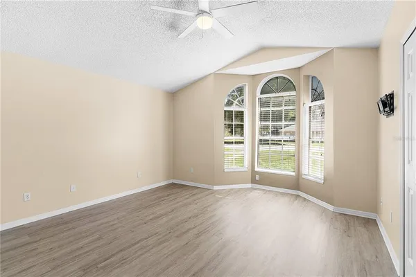 $2,350 | 40045 Palm Street, Lady Lake, FL 32159