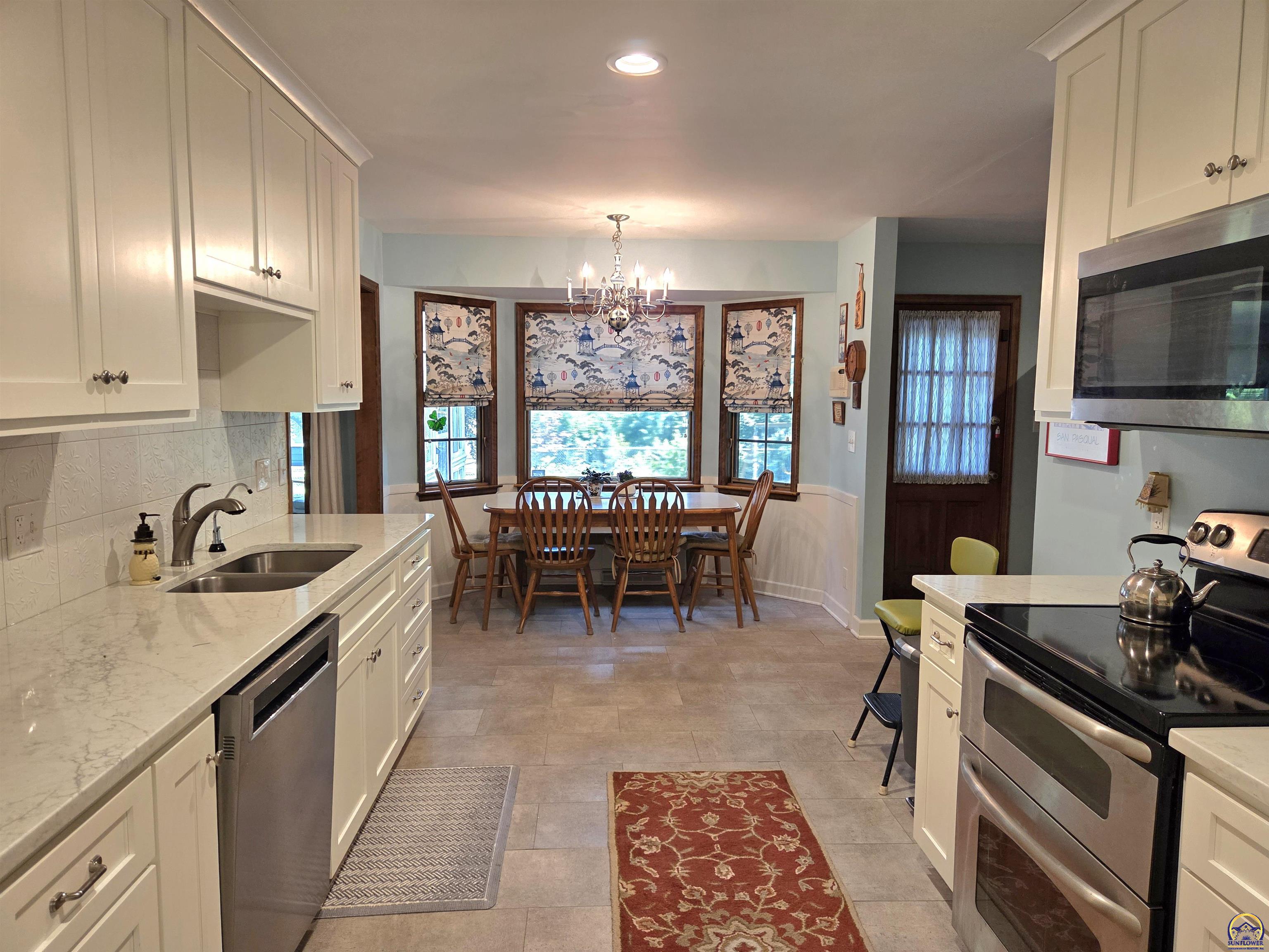 224 Southwest Fairlawn Road Topeka, KS 66606 - Photo 6 of 25