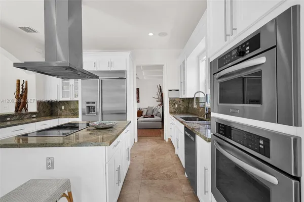 $40,000 | 2143 North Bay Road, Miami Beach, FL 33140