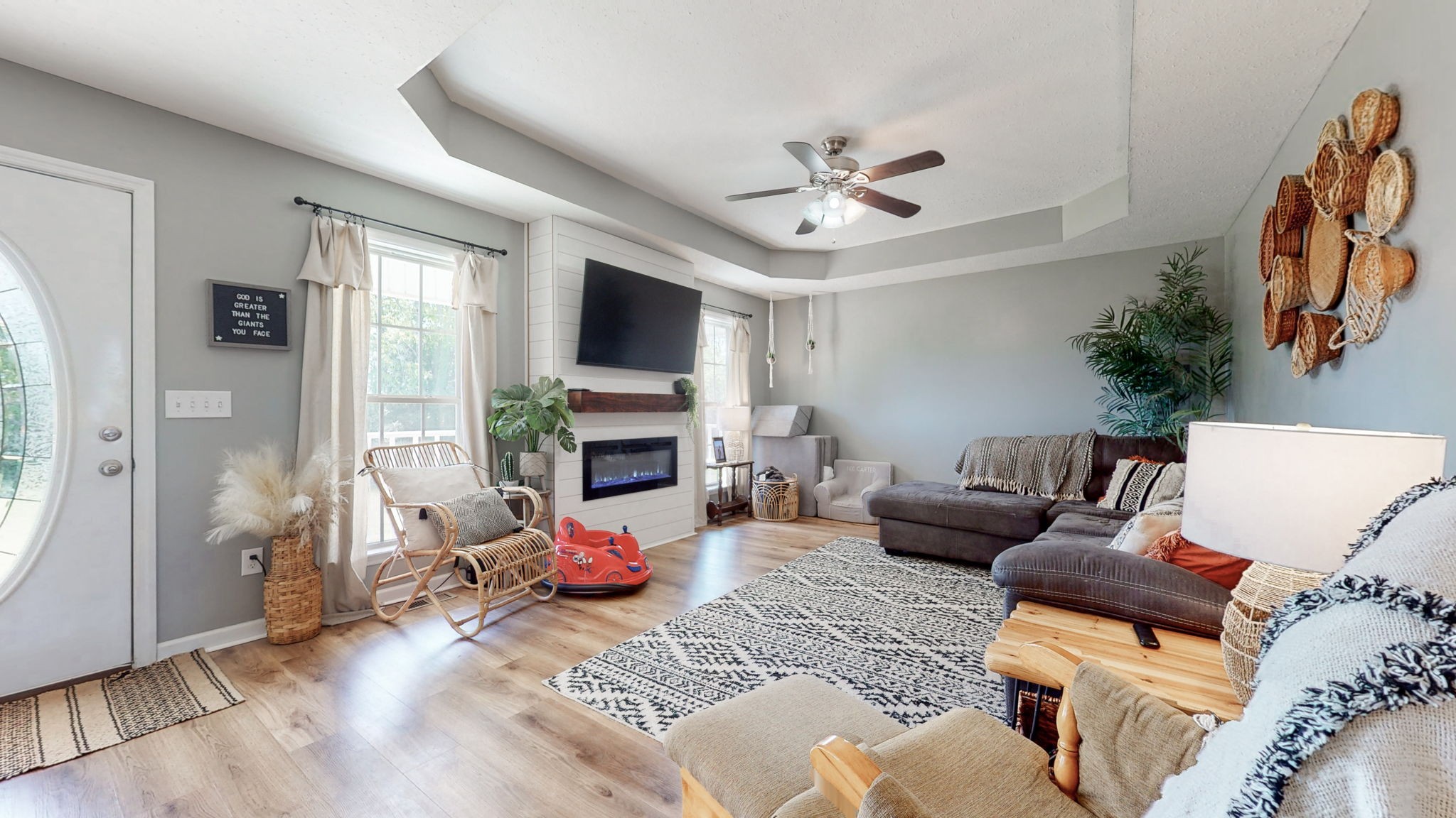 113 Wells Lee Road Elora, TN 37328 - Photo 6 of 39 a living room with furniture fireplace and a flat screen tv