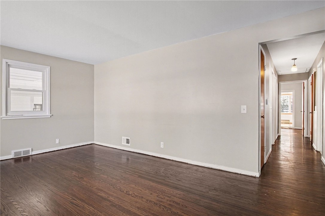 21 Raleigh Road Irondequoit, NY 14617 - Photo 3 of 16