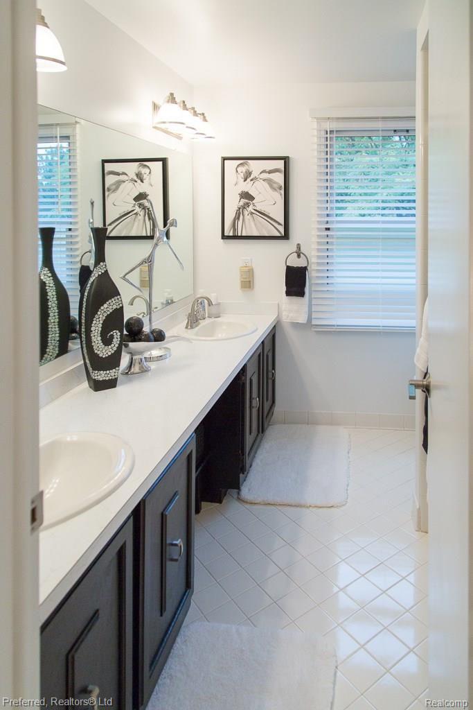 44164 Richmond Road Canton, MI 48187 - Photo 30 of 58 44164Richmond-23.jpg