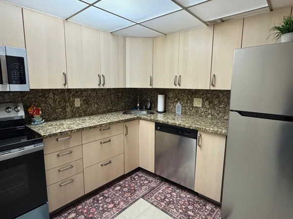 $2,450 | 305 North Pompano Beach Boulevard, Unit 307, Pompano Beach, FL 33062