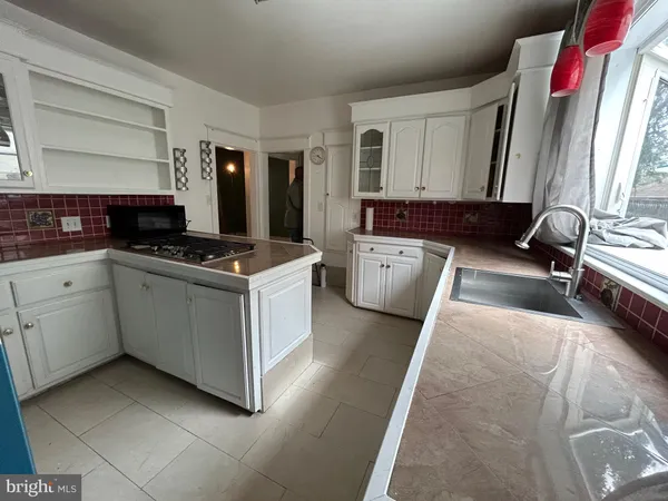 $3,400 | 7203 Wayne Avenue, Upper Darby, PA 19082