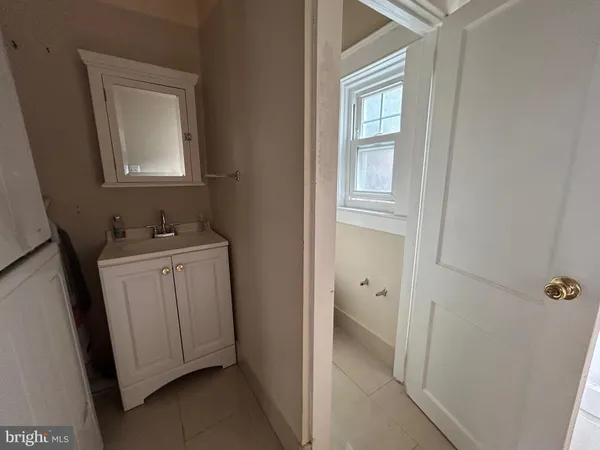$3,400 | 7203 Wayne Avenue, Upper Darby, PA 19082